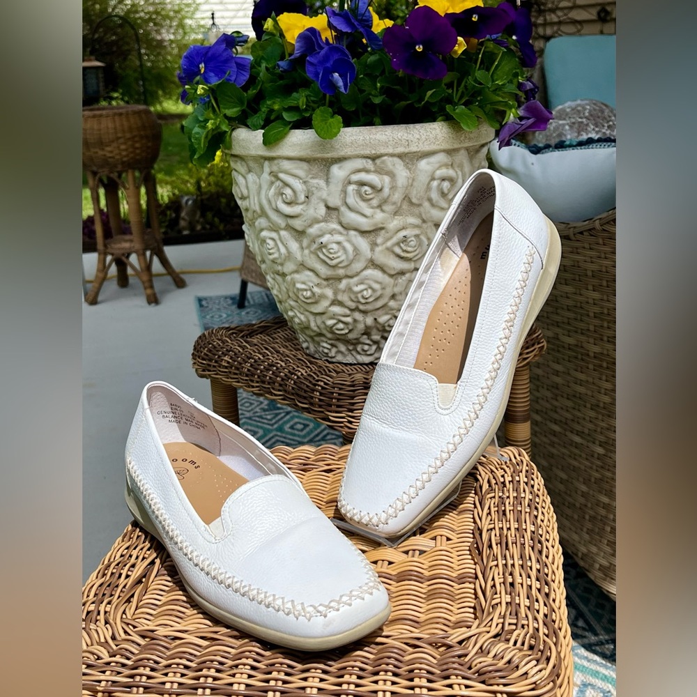 Vintage MUSHROOMS White Leather Slip-on Loafers - Women's Size 8 M